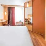 Ibis Centre Tour Bretagne Nantes