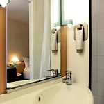 מלון Ibis Centre Tour Bretagne 3*