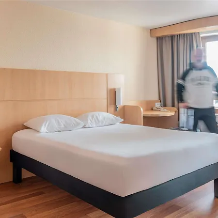 Otel Ibis Centre Tour Bretagne Nantes