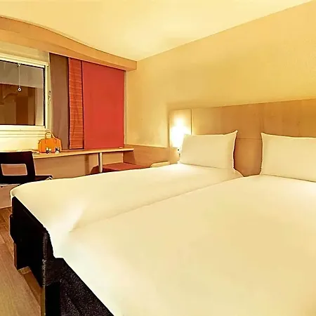 Hotel Ibis Centre Tour Bretagne 3*