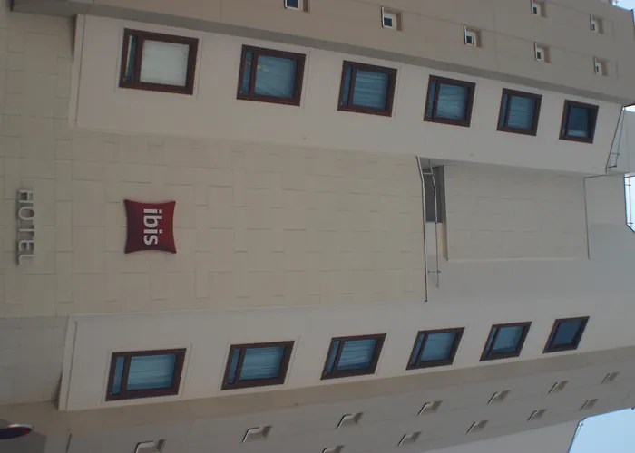 Ibis Centre Tour Bretagne Hotel 3*