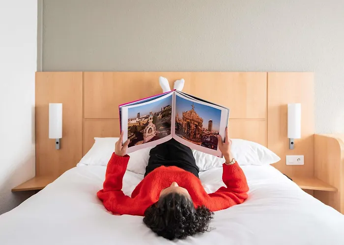 南特中心布列塔尼宜必思旅游酒店