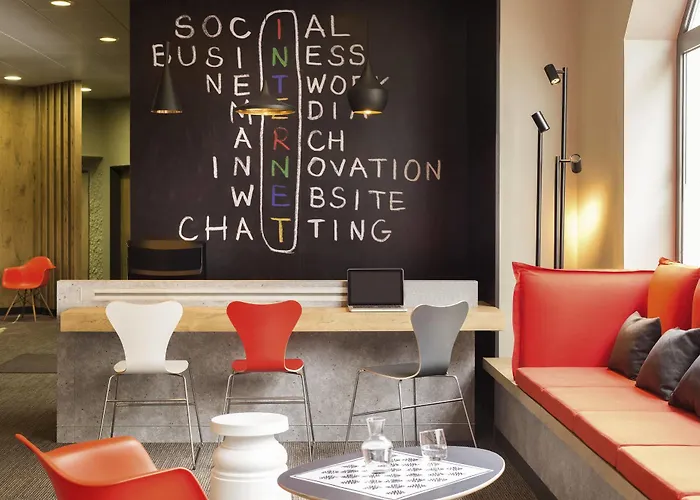 南特中心布列塔尼宜必思旅游酒店 酒店