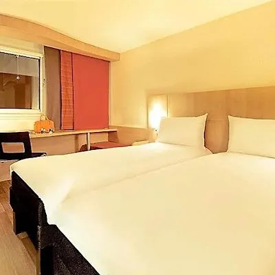 Ibis Centre Tour Bretagne Nantes