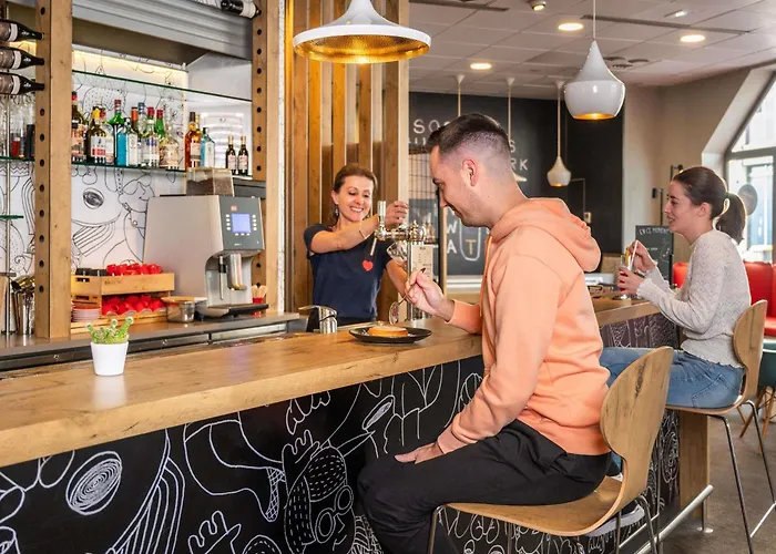 Ibis Centre Tour Bretagne מלון נאנט