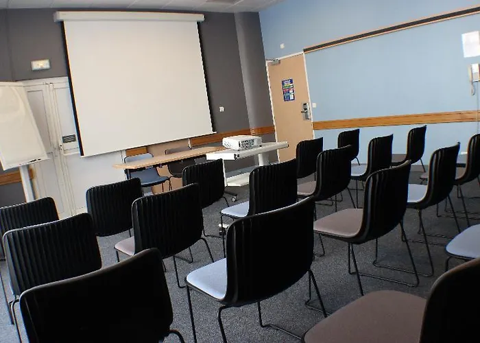 מלון Ibis Centre Tour Bretagne 3*